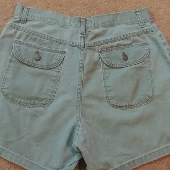 Ladies' shorts - Picture 2 of 2